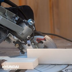 HYUNDAI Kap Geringssav 1100 watt 210 mm.