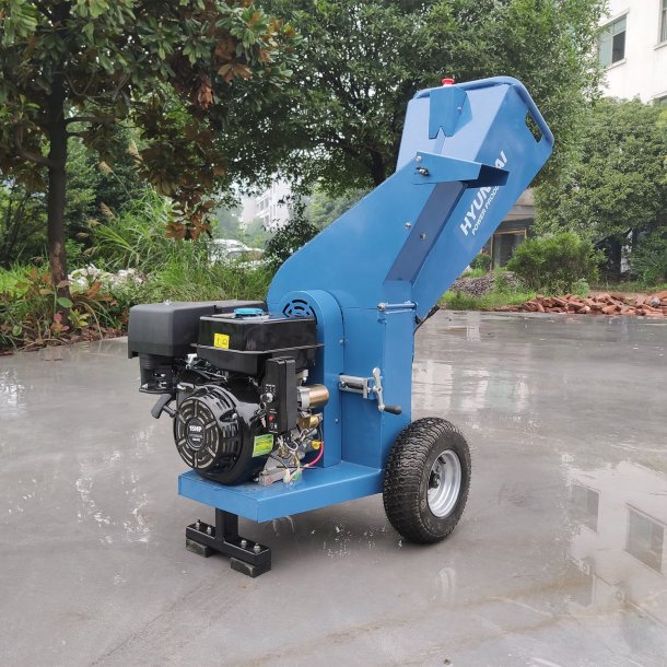 HYUNDAI Flishugger med 15 hk. motor og elstart